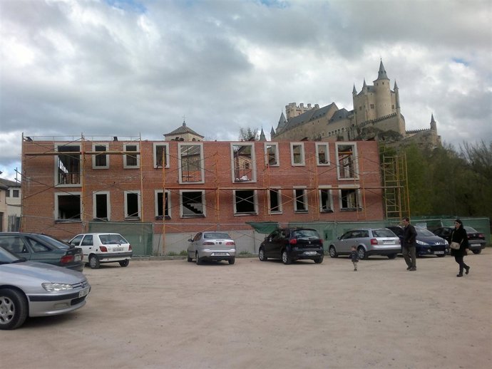  El Polémico Edificio A Los Pies Del Alcázar