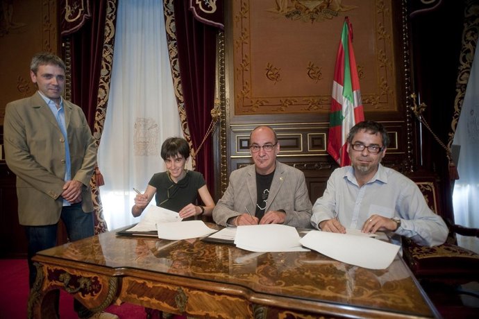 Belastegi, Garitano eta Bilbao hitzarmenak sinatzen