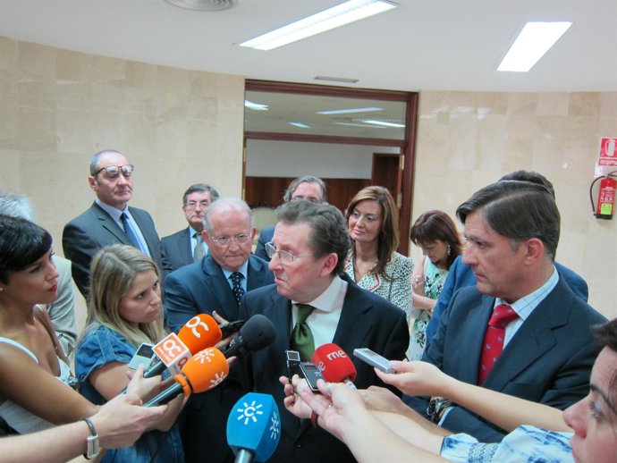 Consejero De Justicia E Interior De La Junta. Emilio De Llera