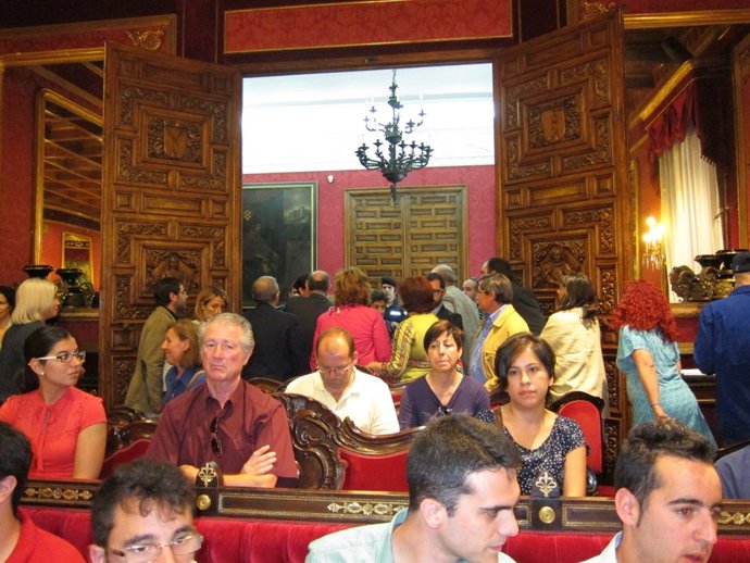 Los Grupos De La Oposición Abandonan El Pleno Por La Moción Contra Cuenca