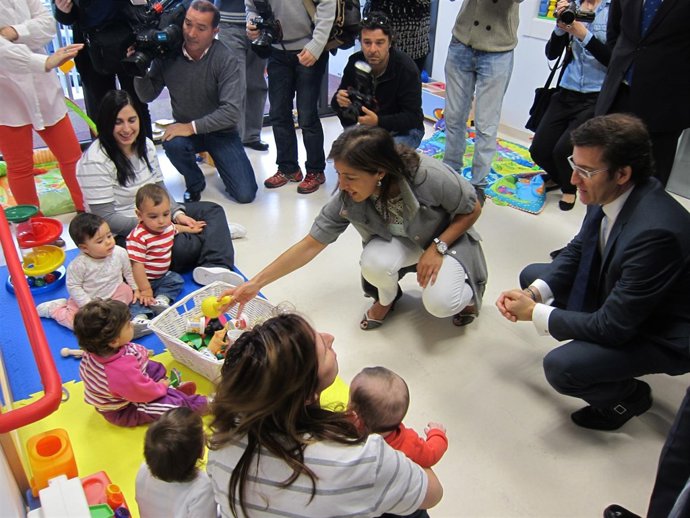 Beatriz Mato Y Alberto Núñez Feijóo Visitan Una Escuela Infantil
