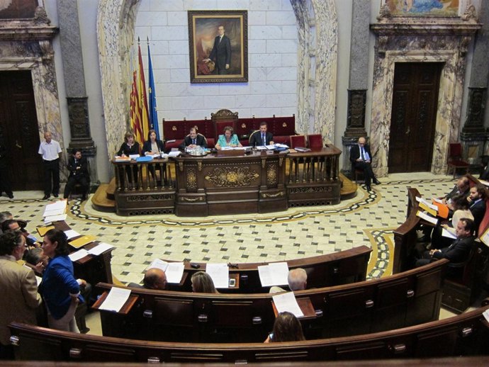 Pleno Del Ayuntamiento De Valencia Con Barberá En El Centro 