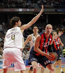 Tomic Y Lampe En El Real Madrid - Caja Laboral