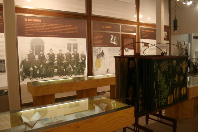 Parte De La Exposición 'Antonio Machado Y Baeza. Cien Años De Un Encuentro'.