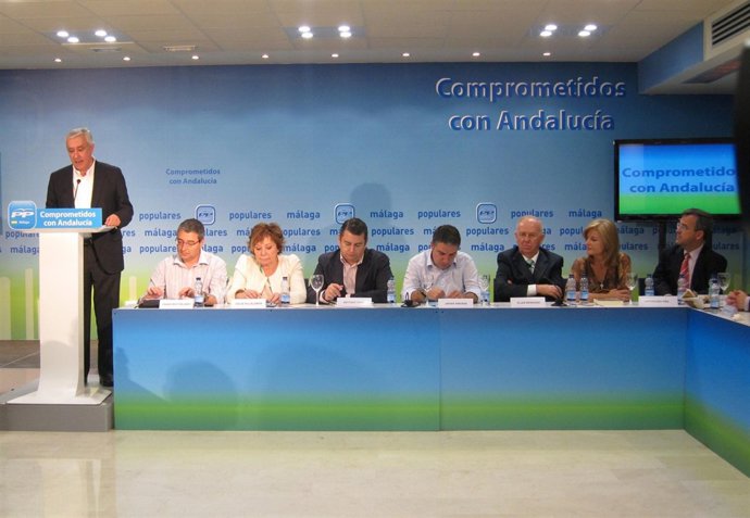 Javier Arenas con alcaldes, entre ellos el de Estepona, José María García Urbano