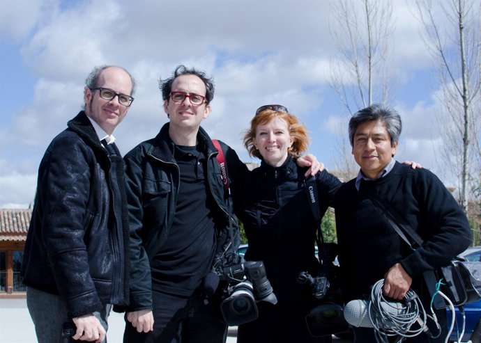 Luis F. Lorenzo (Primero Por La Izquierda) Junto A Otros Profesionales