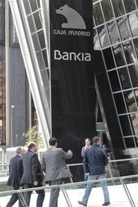 S&P sitúa a Bankia, Popular y Bankinter en 'bono basura'