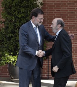 Rajoy Recibe A Rubalcaba En La Moncloa