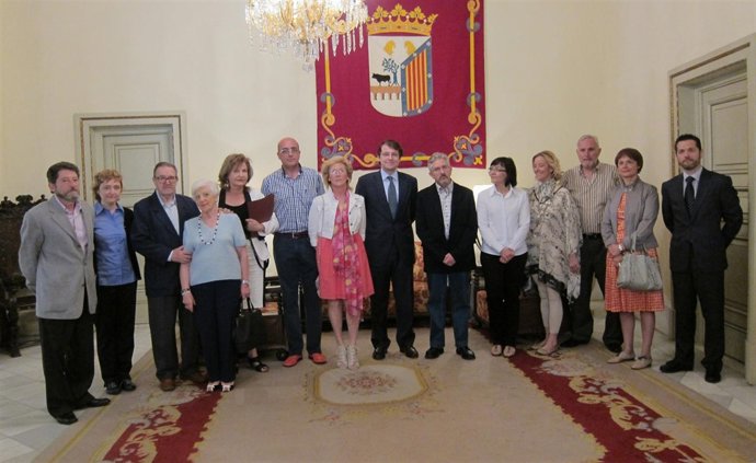Los Organizadores Del 'Cielo De Salamanca' Junto Al Alcalde