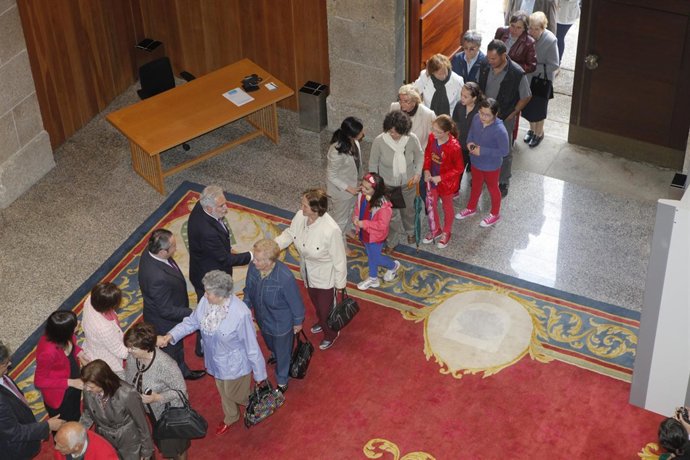 Autoriades Reciben A Ciudanos En La Jornada De Puertas Abiertas Del Parlamento 