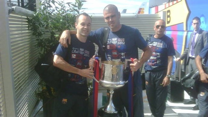 Valdés E Iniesta Con La Copa Del Rey 