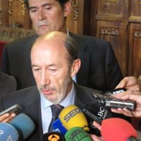 Rubalcaba celebra que PSOE y PP defiendan los intereses españoles en Europa con "una sola voz"