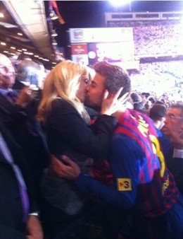 Shakira Y Piqué Se Besan Tras El Partido De Copa Del Rey 2012