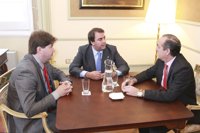 Negreira erixe o porto exterior "na esperanza branca do emprego en Galicia" tras o acordo con empresarios chineses