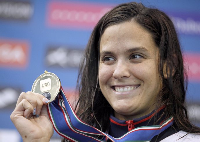 La Nadadora Española Mercedes Peris, Medalla De Oro En Los 50 Espalda
