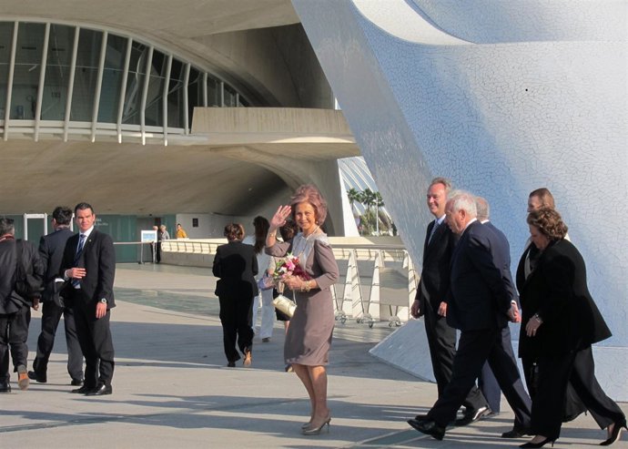 La Reina A Su Llegada Al Palau De Les Arts Junto A Fabra Y García-Margallo