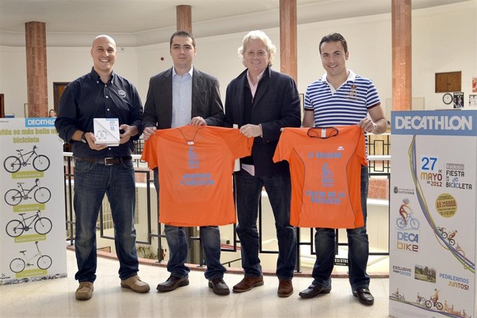 Presentación Del Día De La Bici 'Decabike'