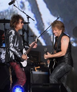 Jon Bon Jovi Y Richie Sambora En Una Actuación