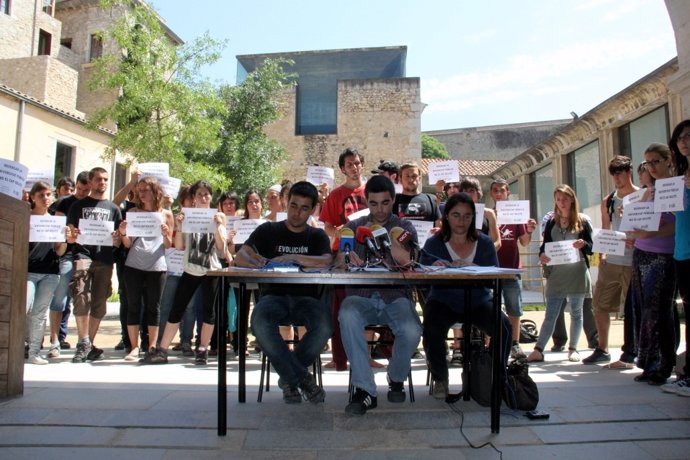 Estudiantes De Girona Mantienen Su Encierro En El Rectorado De La Udg