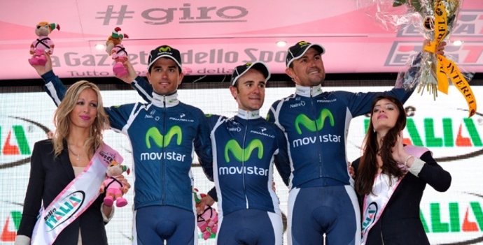 Equipo Movistar En El Giro