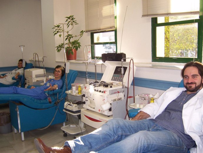 Profesionales Sanitarios Donando Sangre