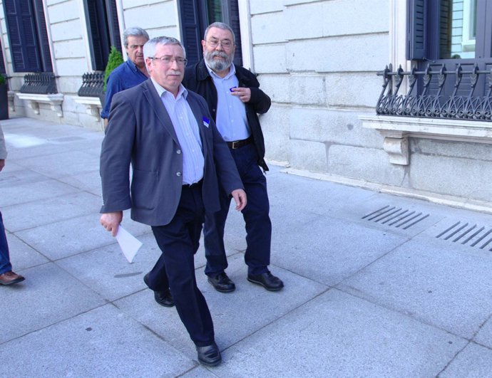 Toxo Y Méndez Entregan En El Congreso Una Carta Para Posada