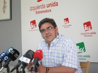 IU tratará de "frenar" en la Asamblea la "intención" del Gobierno extremeño de "recortar por recortar" en PACs