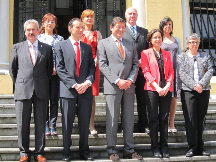 Foto De Famlia Del Nuevo Gobierno De Asturias