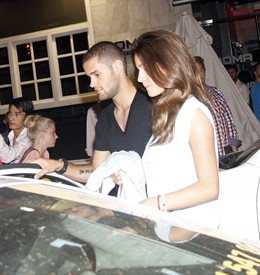 Mario Suárez y Malena Costa se suben a un coche 