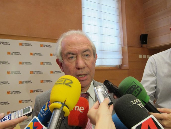 El Consejero De Economía Y Empleo Del Gobierno De Aragón, Francisco Bono.