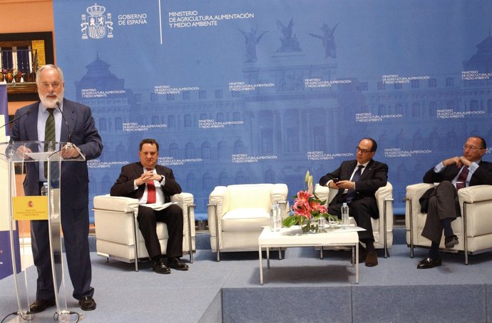 El Ministro, Durante La Presentación Del Libro 'Hambre De Tierras'