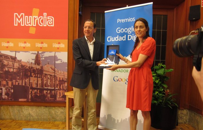 Entrega Del Premio Google Ciudad Digital Al Alcalde De Murcia