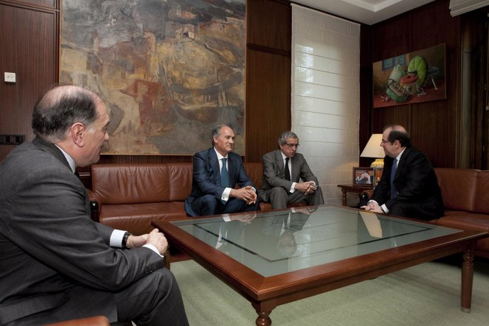 De Izquierda A Derecha, Villanueva, Del Canto, Medel Y Herrera.