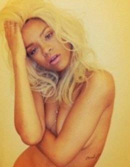 Rihanna en una sesión fotográfica para promocionar 'Nude'
