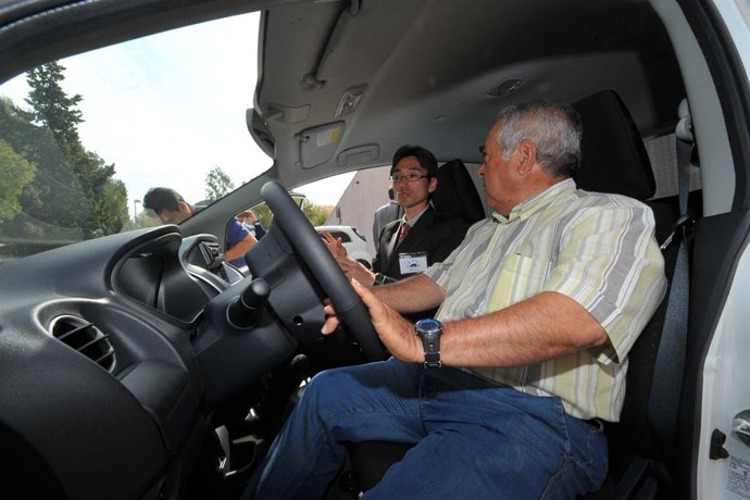 Empresarios prueban los coches eléctricos del proyecto ZeM2All