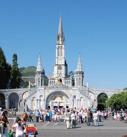 Explanada Del Santuario De Lourdes