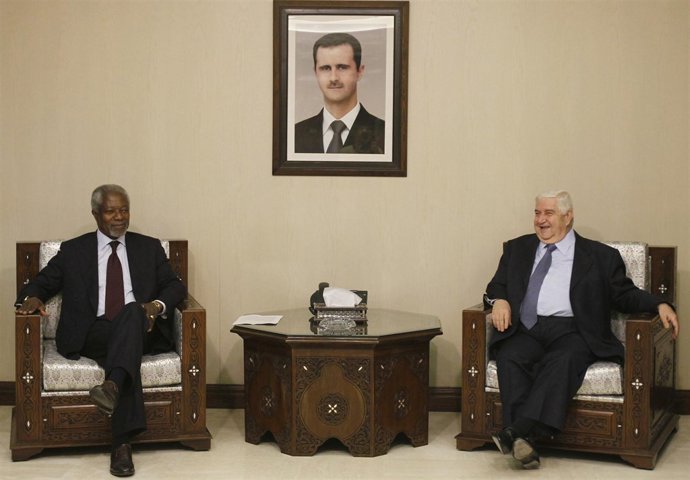 Ministro De Exteriores Y Expatriados De Siria, Walid Al Moallem, Y Kofi Annan