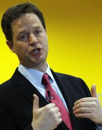 Clegg: los políticos compitieron para "hacer reverencias" a Murdoch