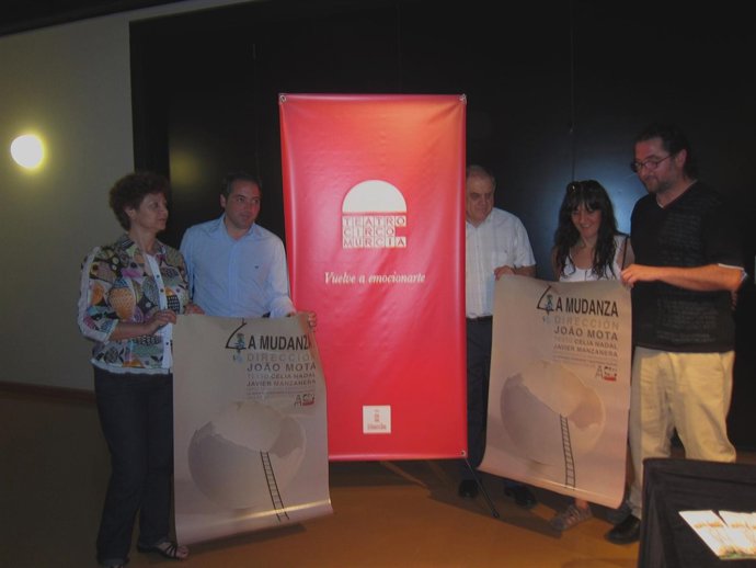 Rosa Cano Y Gómez (Izq) Y Oliva Y Miembros De Perigallo Teatro (Dcha)