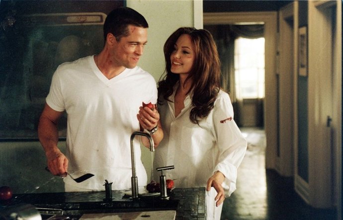 Brad Pitt y Angelina Jolie en una escena de "Sr. Y Sra. Smith"