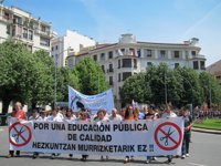 Miles de personas se manifiestan en la jornada de huelga en educación y los sindicatos cifran el seguimiento en el 60%