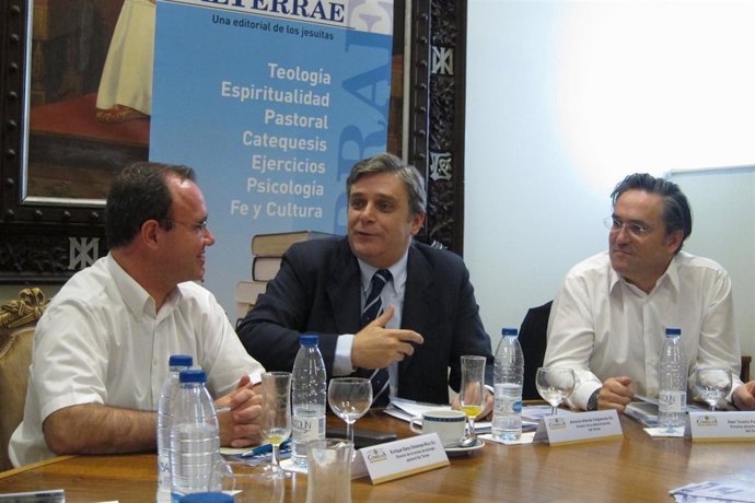 Director de la Editorial Sal Terrae y directores de revista jesuita 'Sal Terrae'