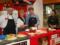 Sanidad ofrece un taller de gastronomía a los mayores del municipio