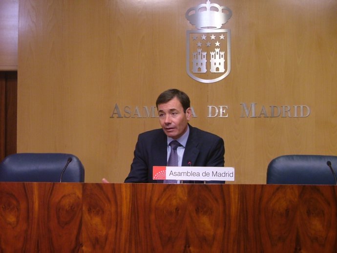 Tomás Gómez Durante La Rueda De Prensa De La Junta De Portavoces