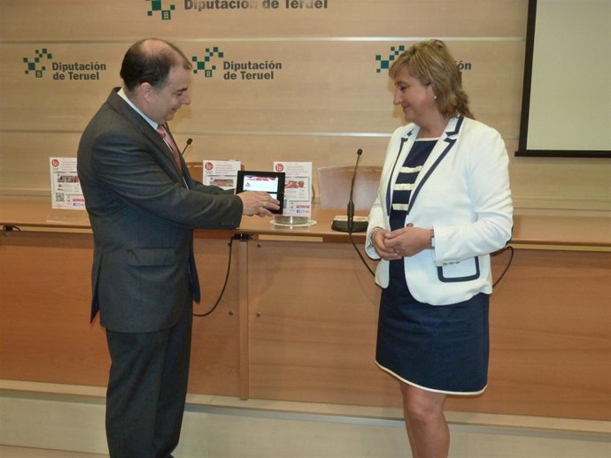 Carmen Pobo En La Presentación De Los Expositores Con Códigos QR