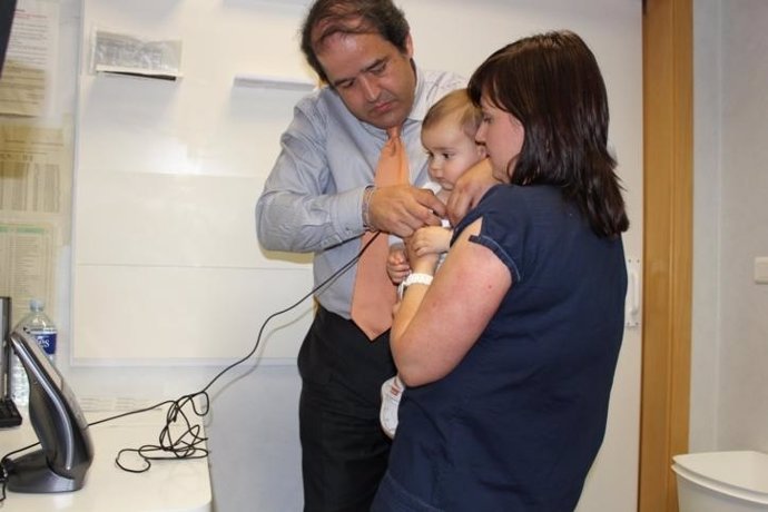 Atención Por Videoconferencia A Un Bebé De 8 Meses Con Un Cuadro De Fiebre