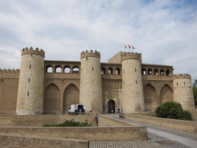 Palacio De La Aljafería, Sede De Las Cortes De Aragón