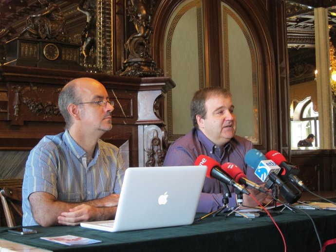 Javier Arza Y Josean Villanueva Presentan Un Estudio Sobre Esclerosis Múltiple.