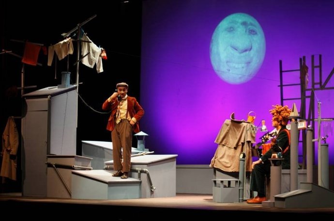 Una Escena De 'Simoon En La Luna'