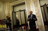 Guindos ve "inaceptable" la indemnización al ex 'número dos' de Bancaja 